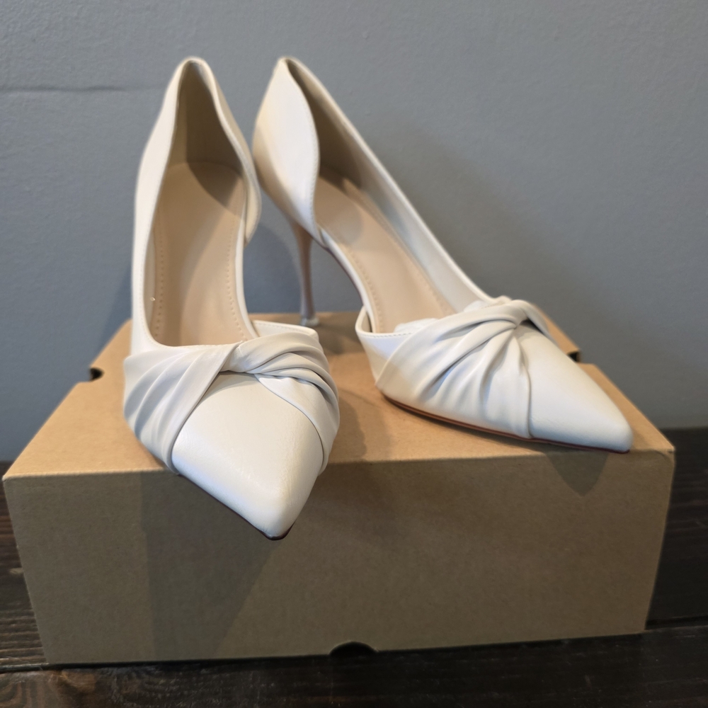 Womens Twist Knot Closed Toe Heels Size 7.5 NEW